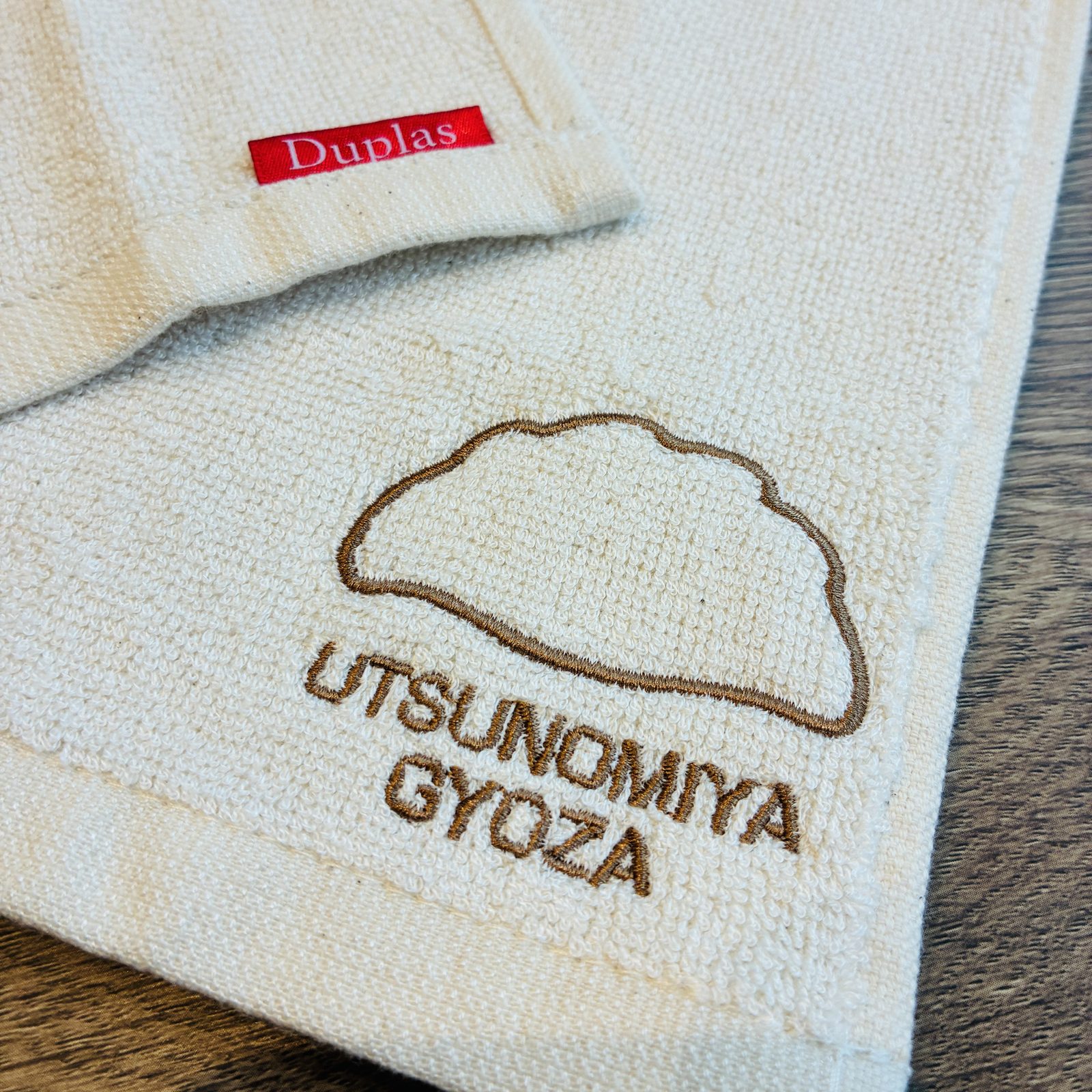 UTSUNOMIYA GYOZA の刺繍（ピンクタグ）