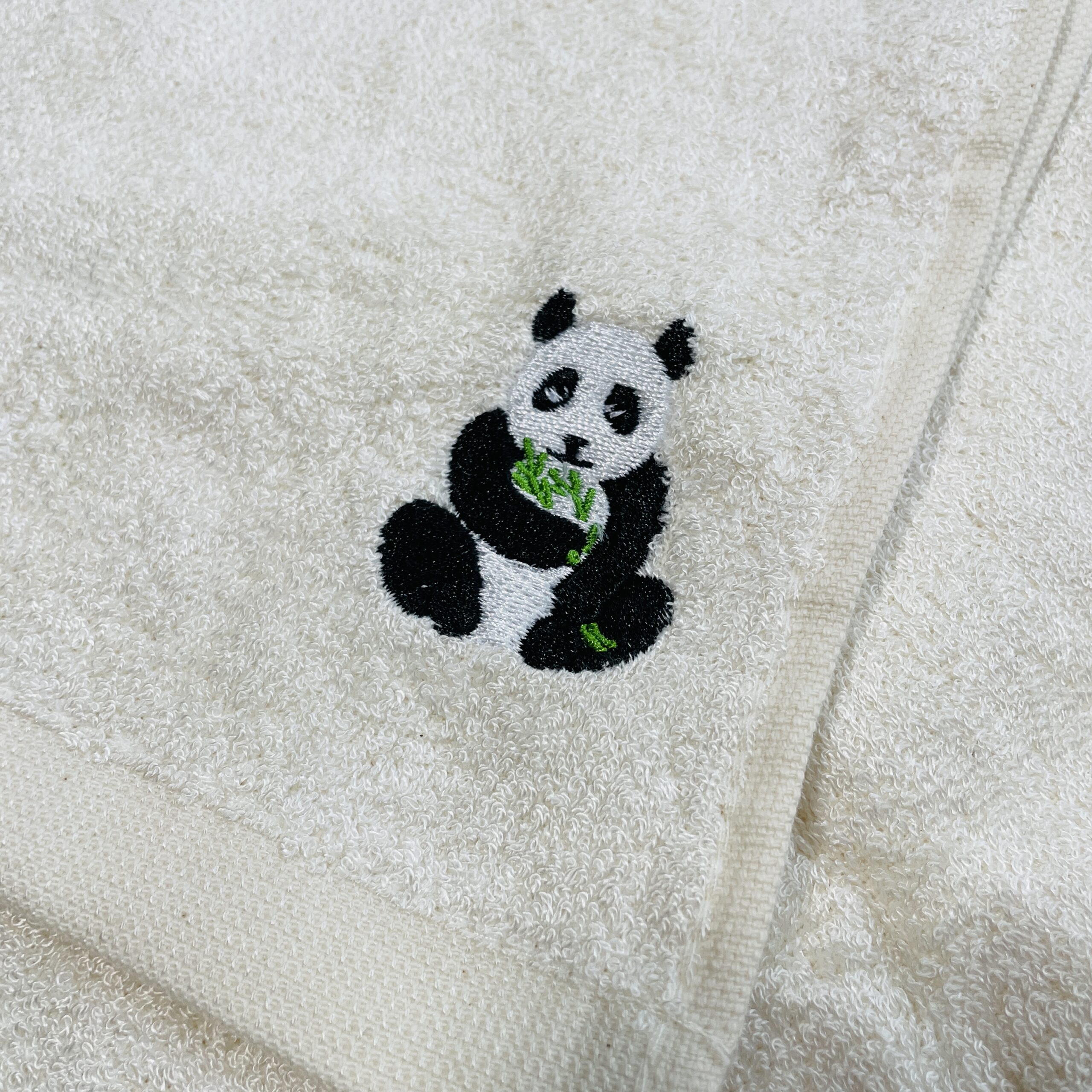 竹フェイスタオル「竹を食べる パンダ」